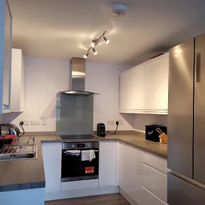 Rentunique St Georges 2x 2 Bed Amazing Moments From Centre , Horley United Kingdom